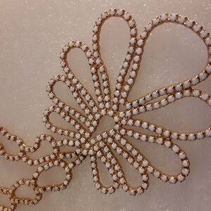 Source Unknown Gold and White Floral Necklace